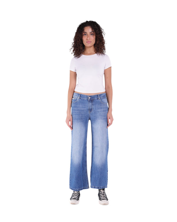 LOW-RISE WIDE-LEG MID-BLUE JEANS