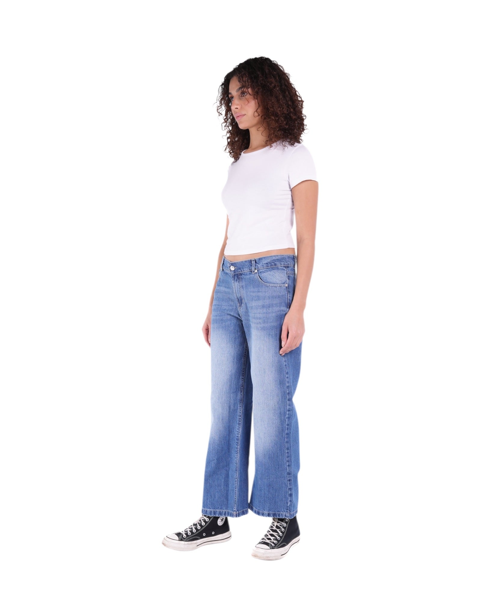 LOW-RISE WIDE-LEG MID-BLUE JEANS
